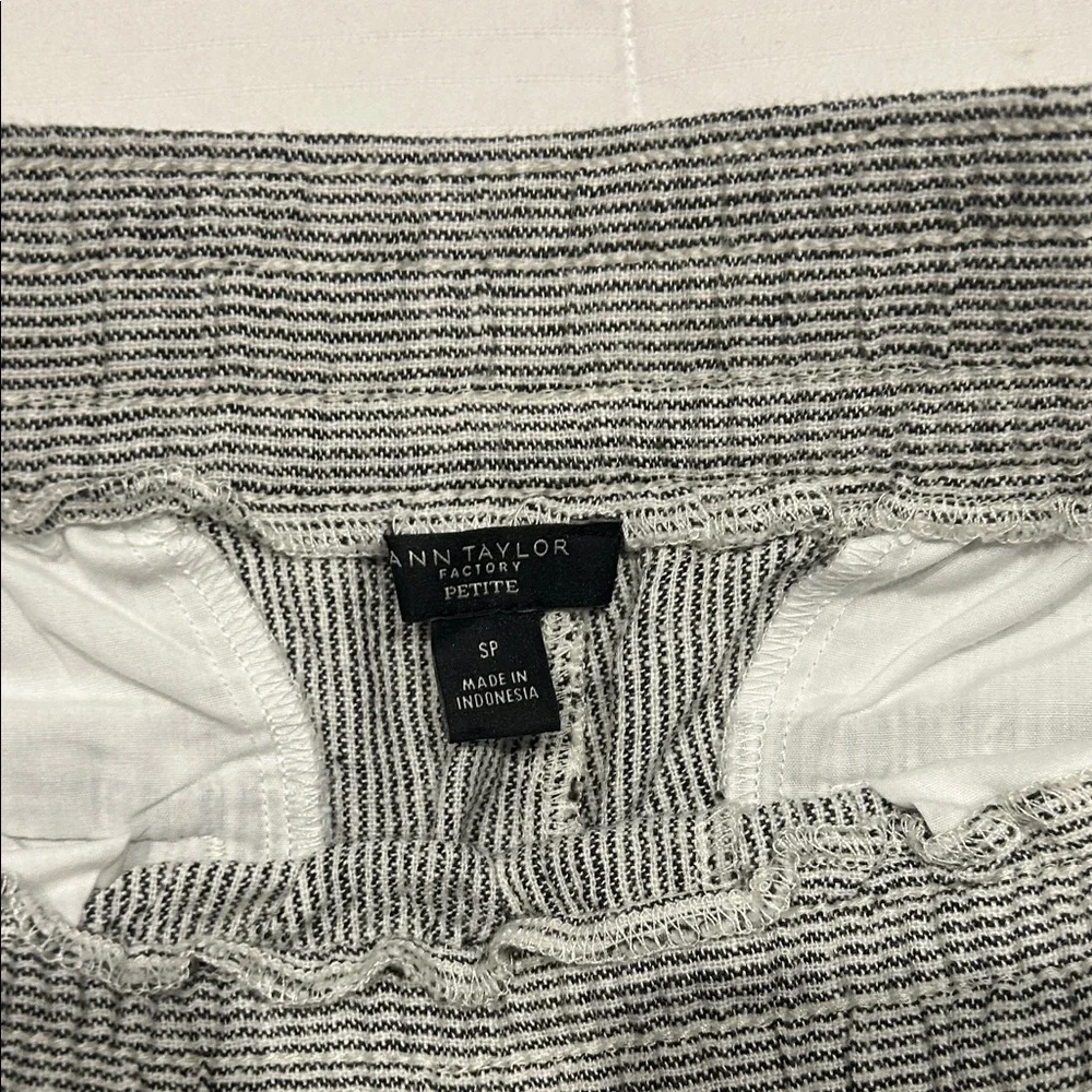 Women’s  Gray Striped linen Pants - Picture 3 of 6